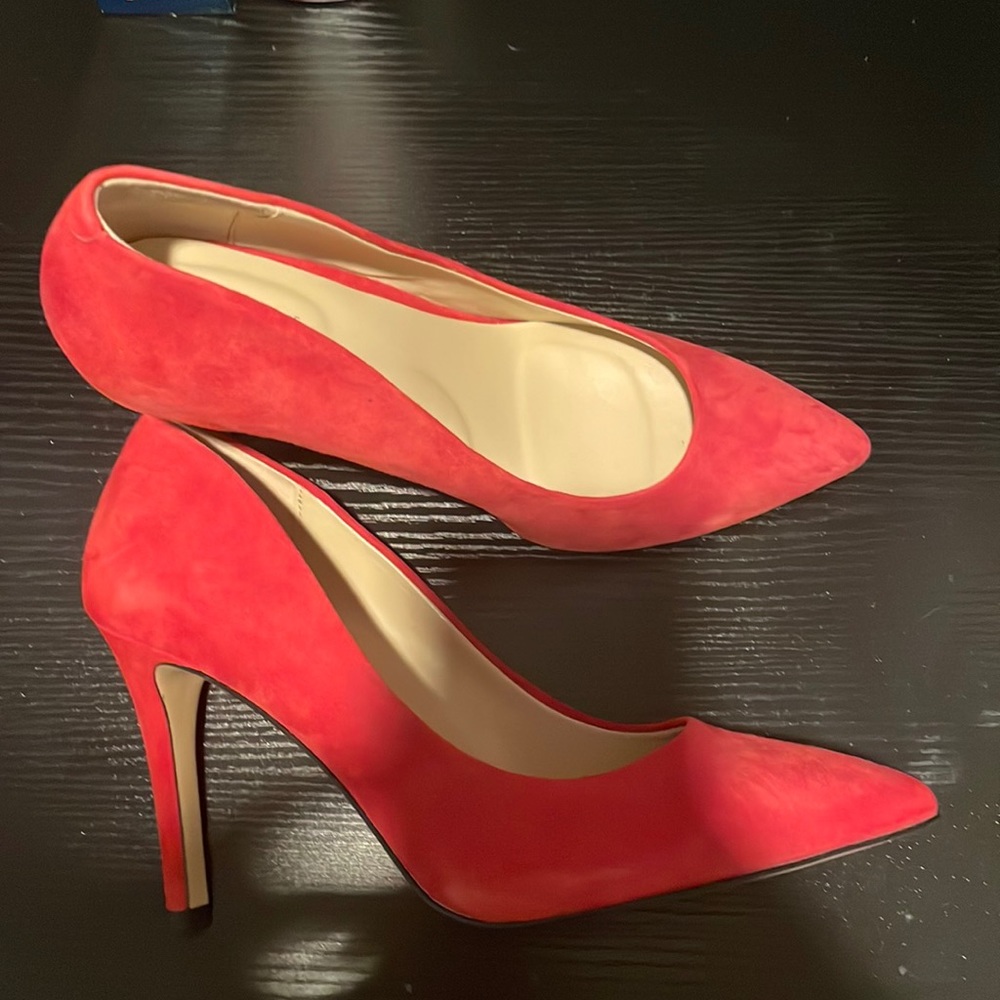 Brand new (no box) size 10 Saks Fifth Avenue red pump suede